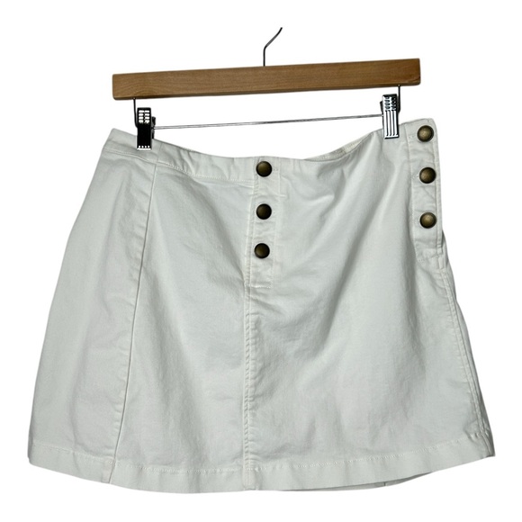 Abercrombie & Fitch Dresses & Skirts - Abercrombie & Fitch Women’s White 6 button Mini Skirt | Sz 10| NWOT